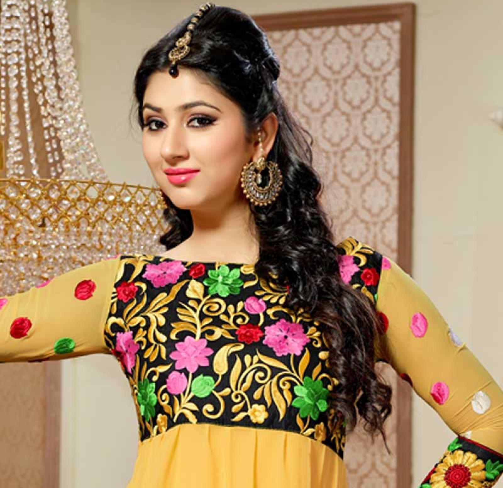 Free Download HD Wallpapers: Disha Parmar Latest Pictures HD Wallpapers