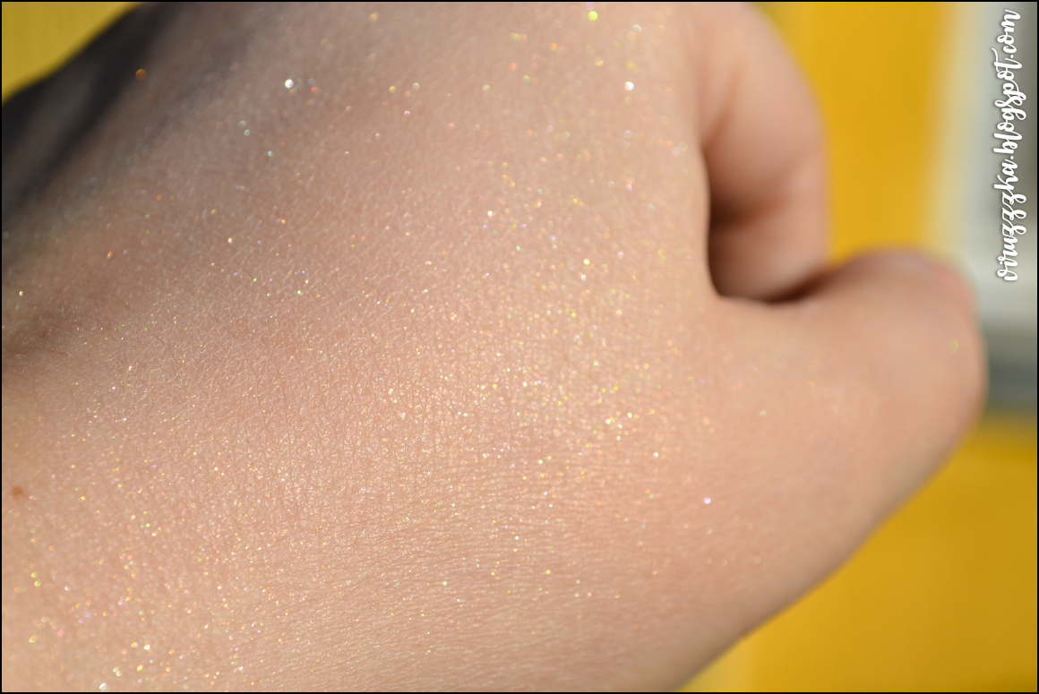 Bourjois Poudre de Riz de Java Review & Swatches Bourjois Poudre de Riz de Java Review & Swatches