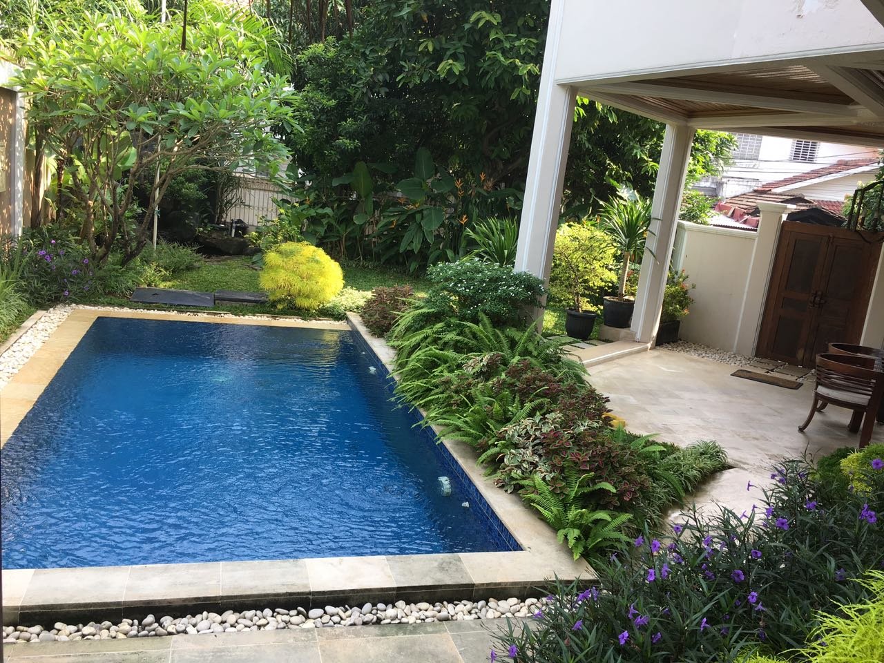 Rumah Cantik,Kolam Renang, Murah di Lebak Bulus Jakarta Selatan