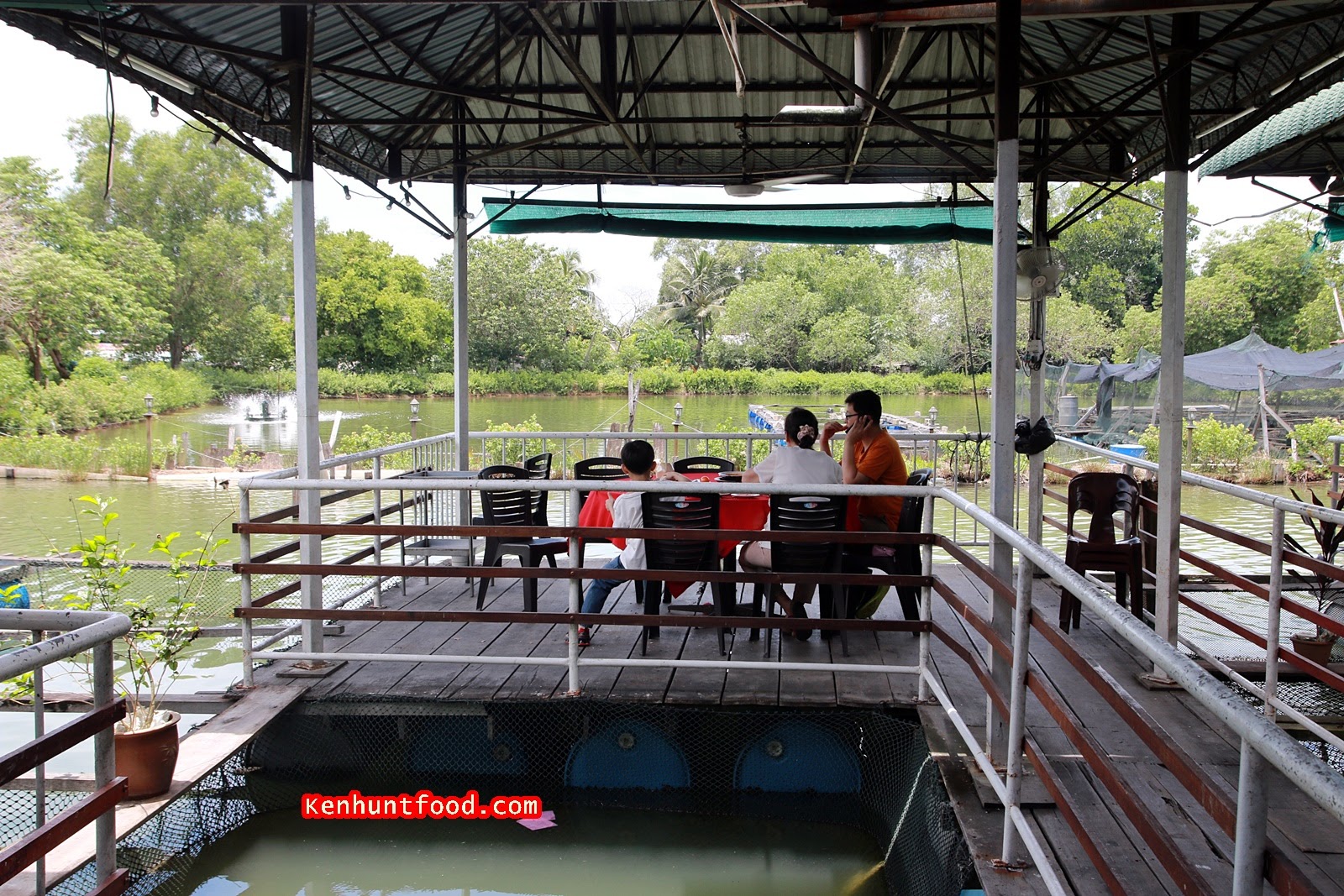 KEN HUNTS FOOD Floating Seafood Paradise Restaurant (钓鱼台水上海鲜) Bukit