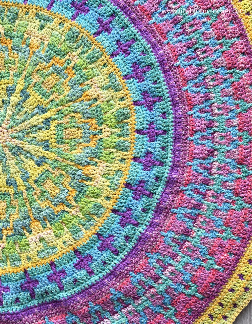 Ocean Time Mandala Rug playing with jute yarn LillaBjörn's Crochet World