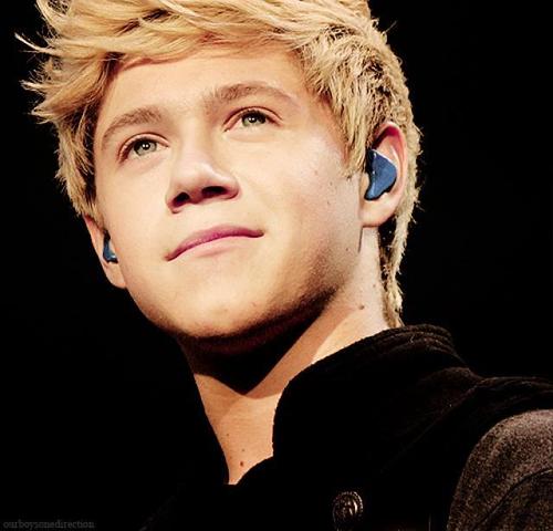 Cute Face of Niall Horan on Stage - One Direction Wallpaper