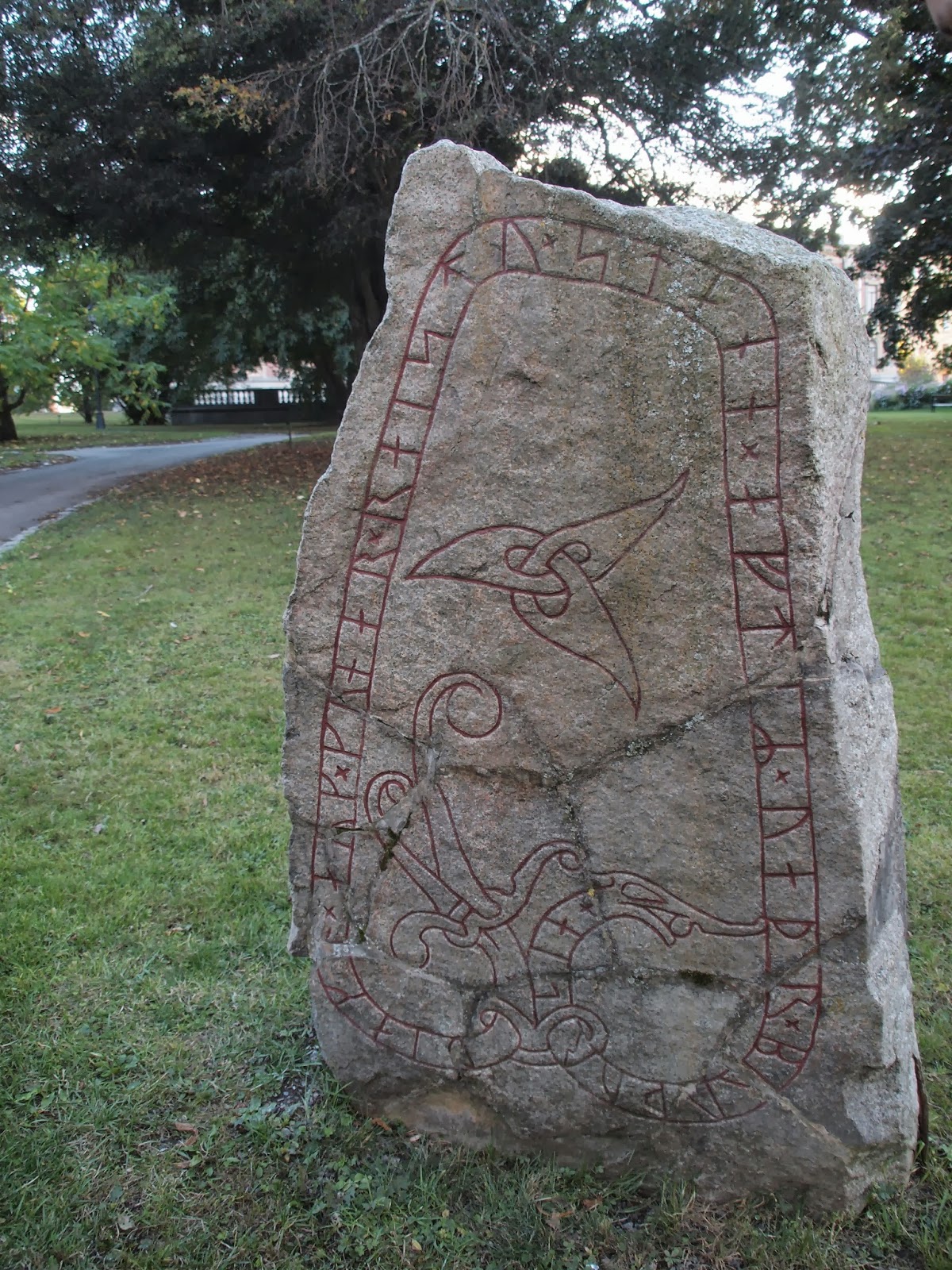 11 stone. Uppsala , Grave 2194.