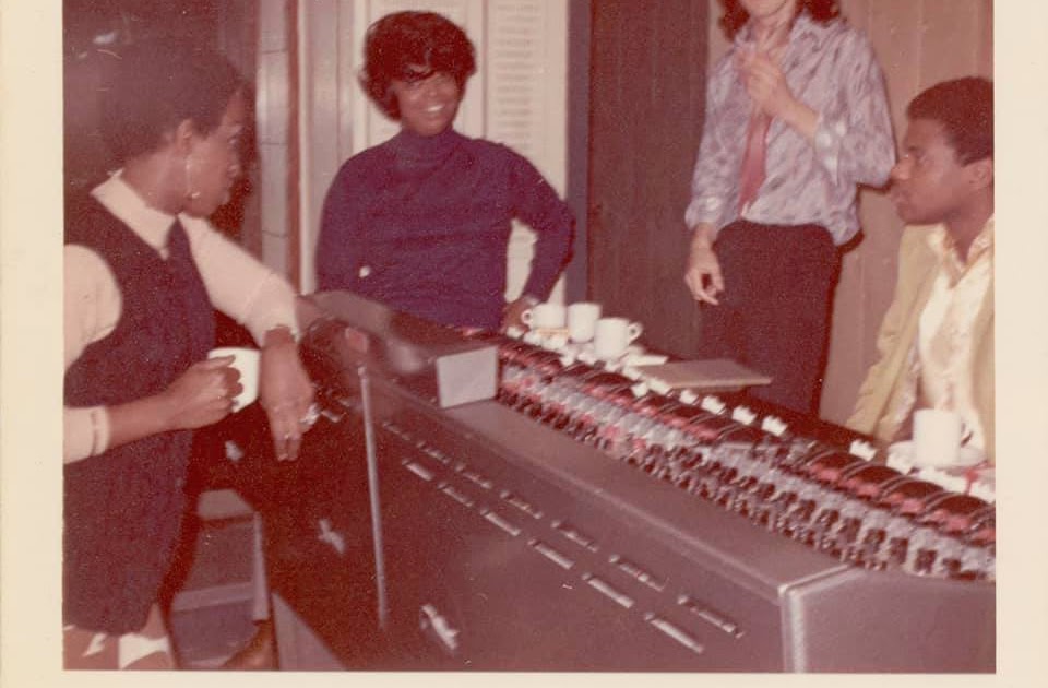 BEATLES MAGAZINE PHOTO DORIS TROY SESSION, 1970