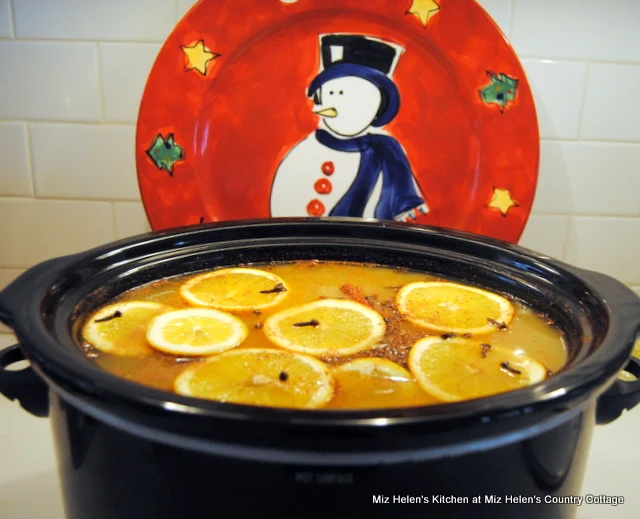 Retro Holiday Punch at Miz Helen's Country Cottage
