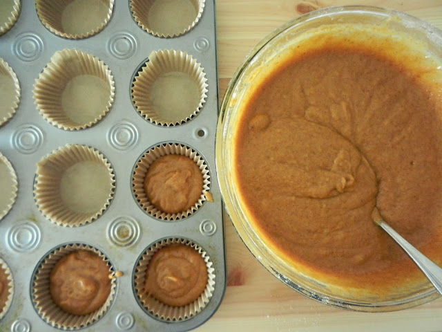 making pumpkin cupcakes