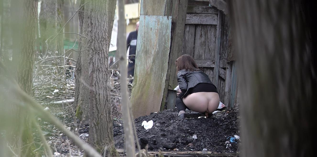 Voyeur Zona: Outdoor Pooping Womens