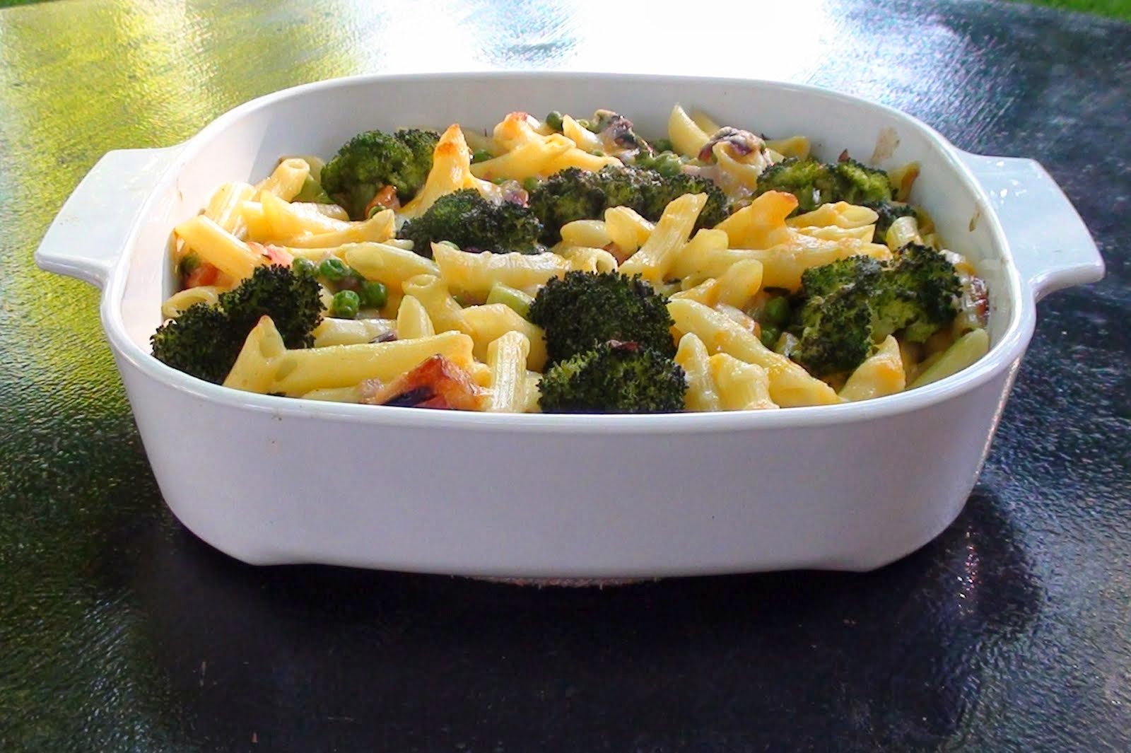 zsuzsa is in the kitchen BROCCOLI AND BACON PASTA