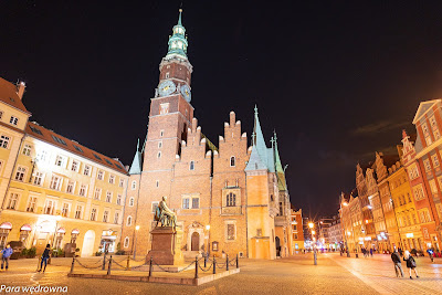 Rynek: hr. Aleksander Fredro, za nim wieża ratuszowa