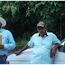 El diputado local Carlos Jiménez, acompaña a campesinos a la faena para mejorar el camino de chaparral, en el municipio de Juchique de Ferrer