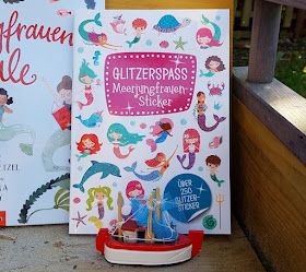 Zauberhafte Meerjungfrauen- und Meer-Bücher für Vorschul- und Schulkinder. "Glitzerspaß Meerjungfrauen-Sticker" macht allen Kindern Freude, die gern mit maritimen Motiven kleben, basteln und Glitzer lieben.