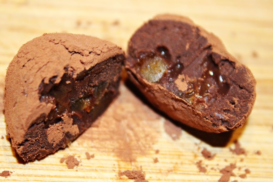 TRUFAS CON CAFÉ {CON LICOR DE NARANJA RELLENAS DE NARANJA CONFITADA}
