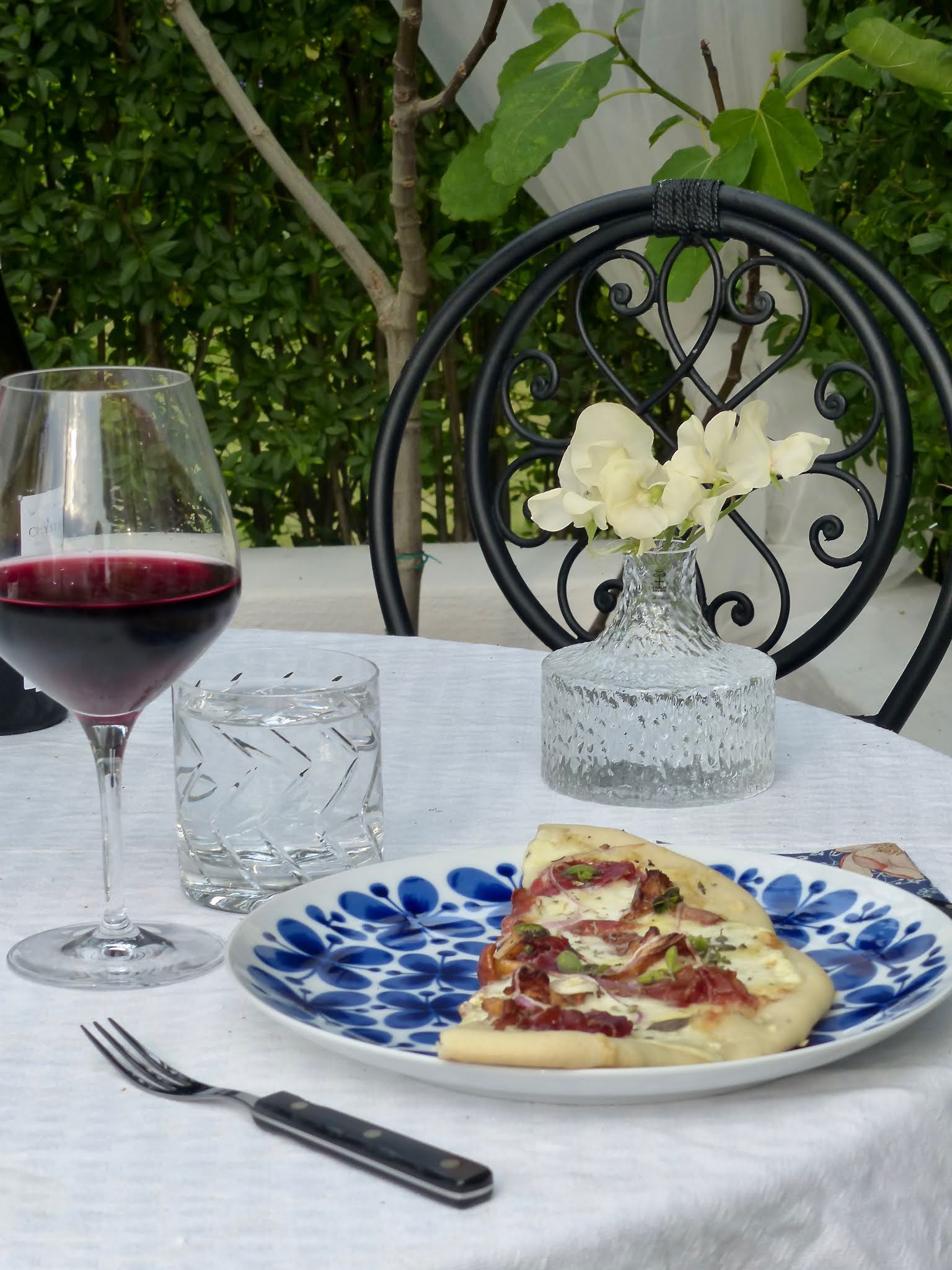 Tildas Kök och Vin Pizza Bianco med kantareller och lufttorkad skinka