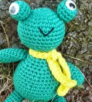 http://translate.google.es/translate?hl=es&sl=en&tl=es&u=http%3A%2F%2Fknitting-crocheting.knoji.com%2Ffree-amigurumi-crochet-pattern-frances-the-frog%2F
