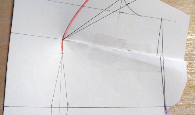 Pinza de pecho doblada y cerrada en el patrón