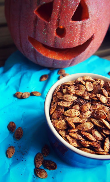 Roasted Cinnamon Pumpkin Seeds #healthyhalloweensnackideas