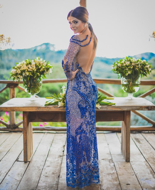vestido de festa azul manga longa bordado