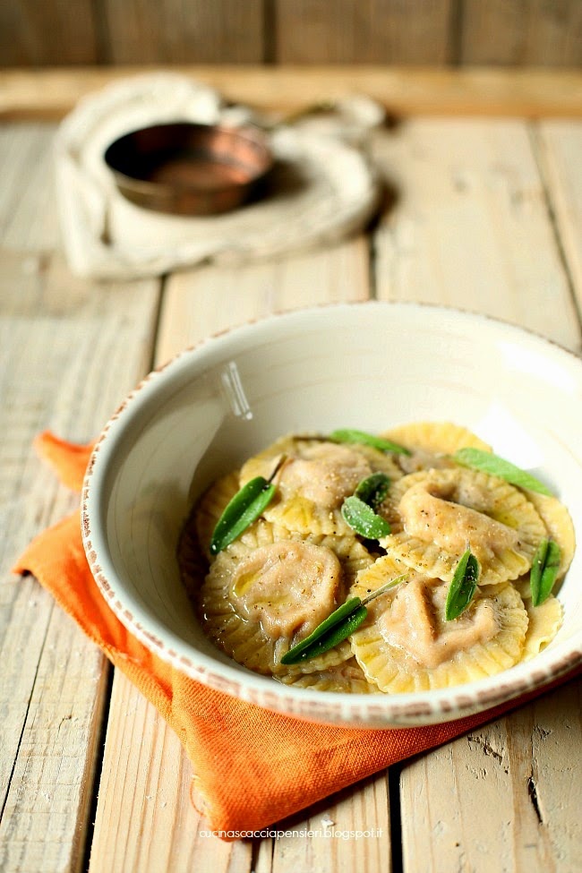 tortelli di pasta fresca con ripieno di zucca