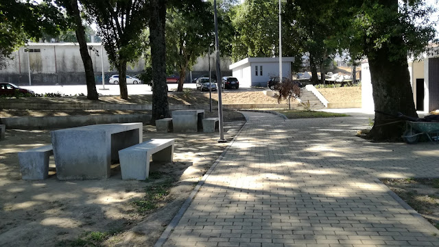 Parque de Merendas da Praia Fluvial da Ponte do Bico com sombra