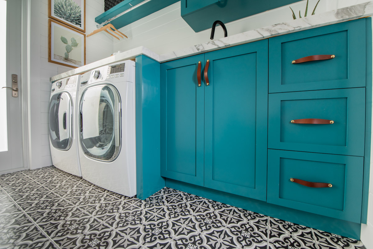 Live Laugh Decorate A Laundry Room That'll Make You Teal With Envy