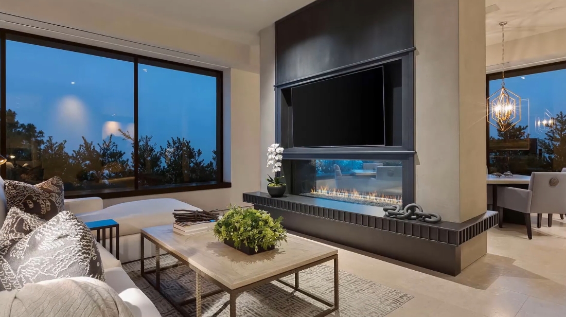 31 Interior Design Photos vs. 1616 Blue Jay Way, Los Angeles Luxury Home Tour