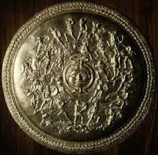 Τι σημαίνει η φράση «Υπό την αιγίδα»;