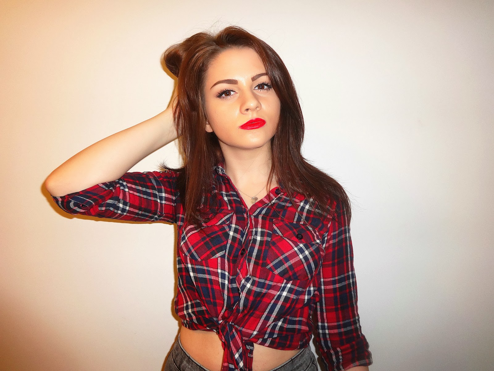 Abbroseee OOTD She Likes Red Lipstick, Fish And Chips.