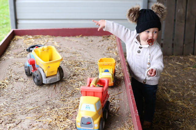 outdoor sensory play