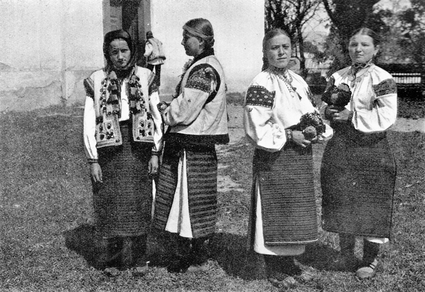 FolkCostume&Embroidery: The 6 types of Ukrainian Folk Costume