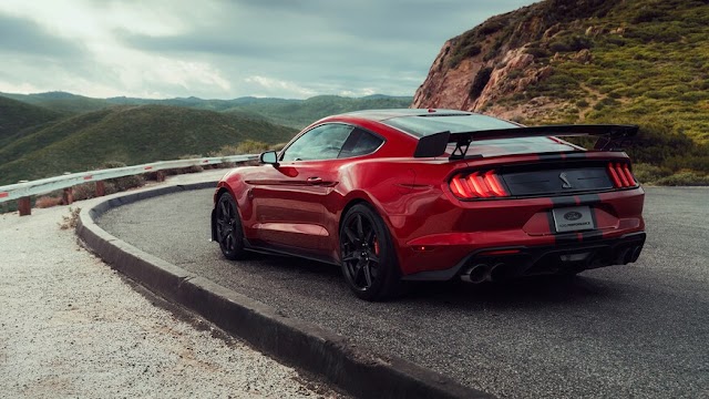 Cheapest New Mustang Vs Most Expensive: The Shelby GT500 Is Almost $80,000 More Than The Base Model