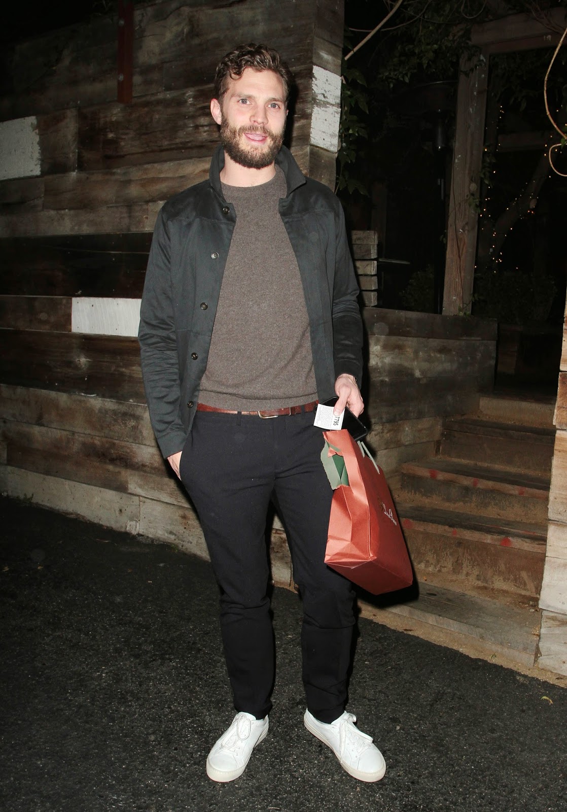 Fifty Shades Updates: HQ PHOTOS: Jamie Dornan out in LA (Jan. 7, 2015)