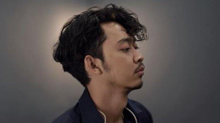 Pamungkas dan Karyanya: Kisah Cinta Anak Muda dalam Lagu - LPM VISI