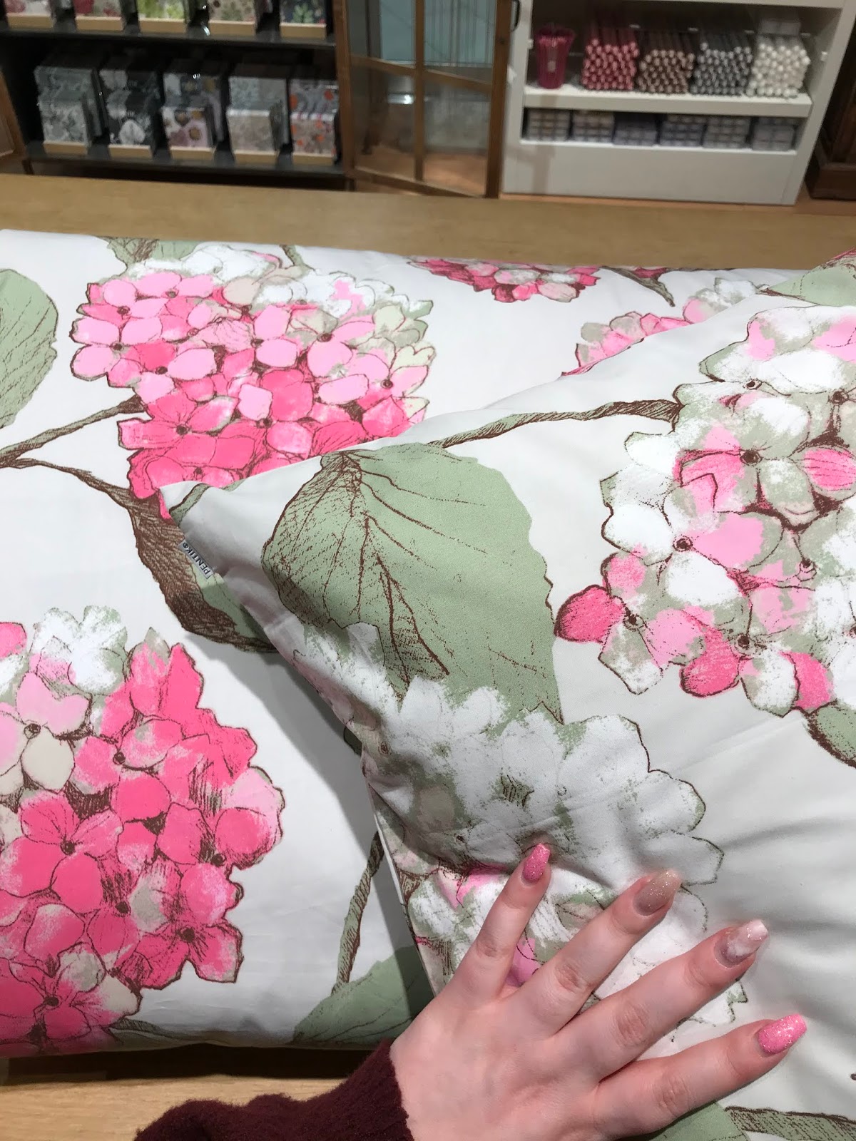 Hortensia-kuosin pussilakanasetti puuvillaperkaalia Pentik Hortensia puuvillaperkaali
