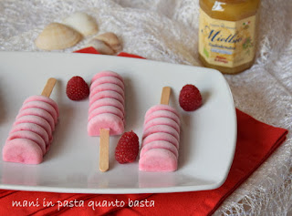 Raspberry and yoghourt popsicles