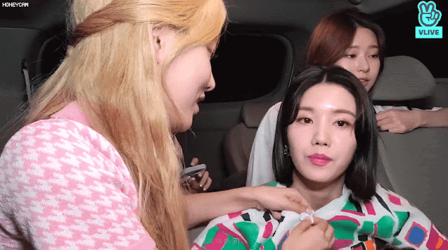 옷매무새 가다듬는  혜원  은비  민주