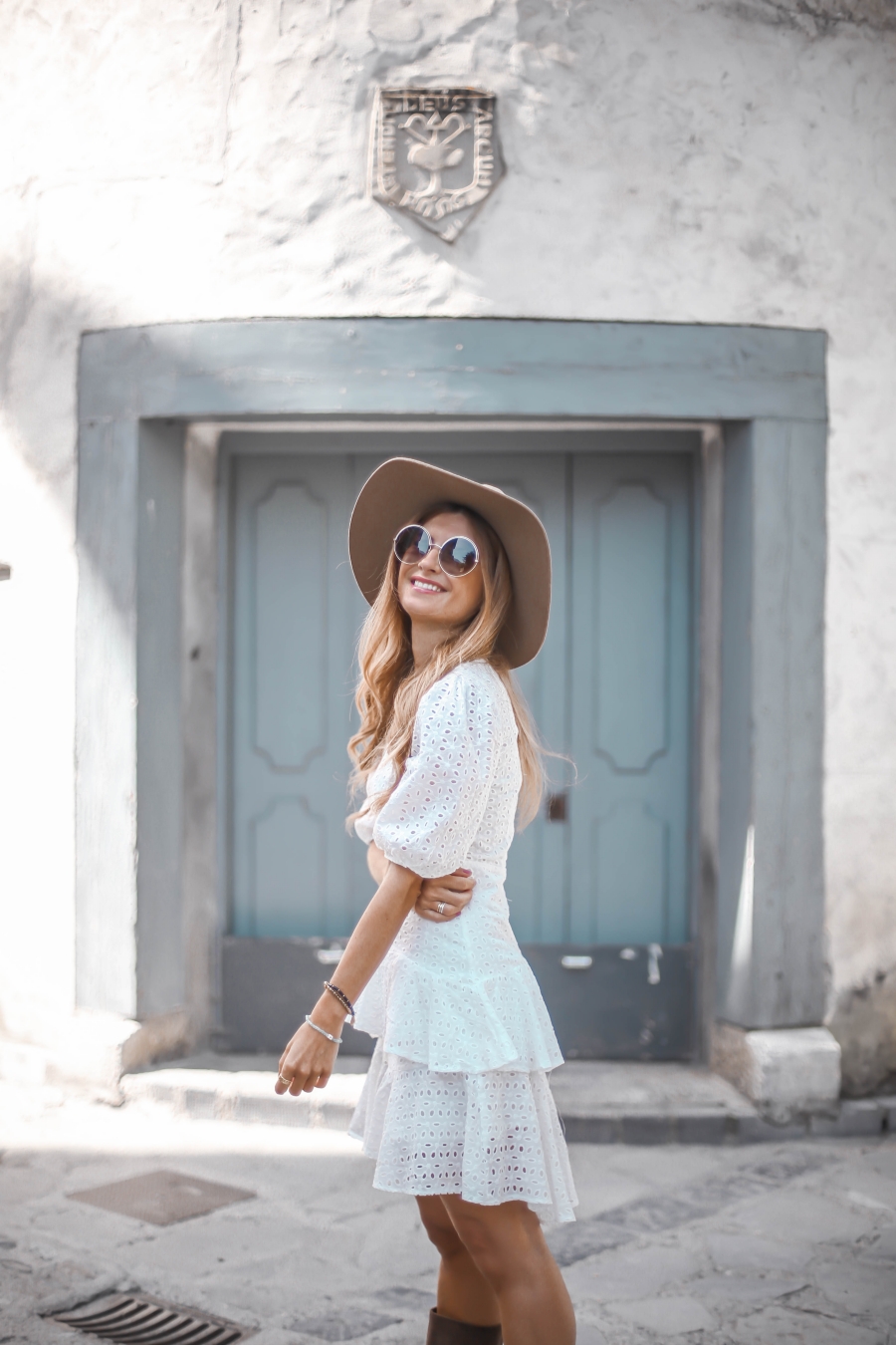 Separación modo misericordia BLOG DE MODA Y LIFESTYLE: VESTIDO BLANCO CON BOTAS CAMPERAS