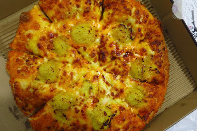 Pizza Hut Cheesy 7 durian pizza