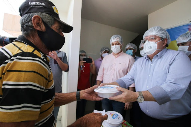 João Azevêdo autoriza implantação de Restaurante Popular, entrega tomógrafo e visita “Tá na Mesa” e obras em Cajazeiras