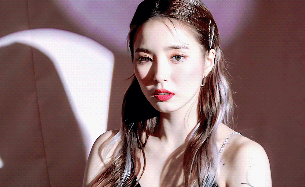 [연예] [움짤]         바닐라코 광고찍는 신세경 미모 ㄷㄷ. -  와이드섬