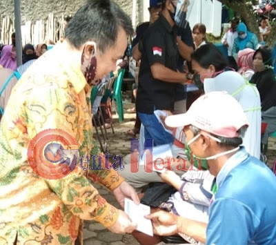 Wabup Waykanan Salurkan BST Bagi 382 KPM di Kasui