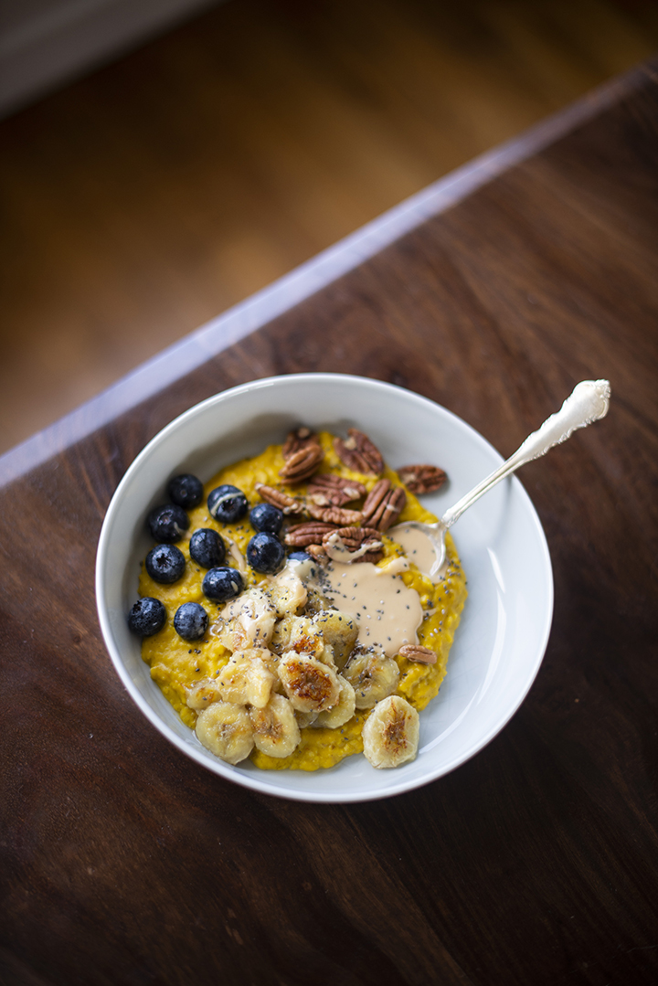 Porridge végétal aux flocons d'avoine, noix et coco - Les recettes de  Juliette