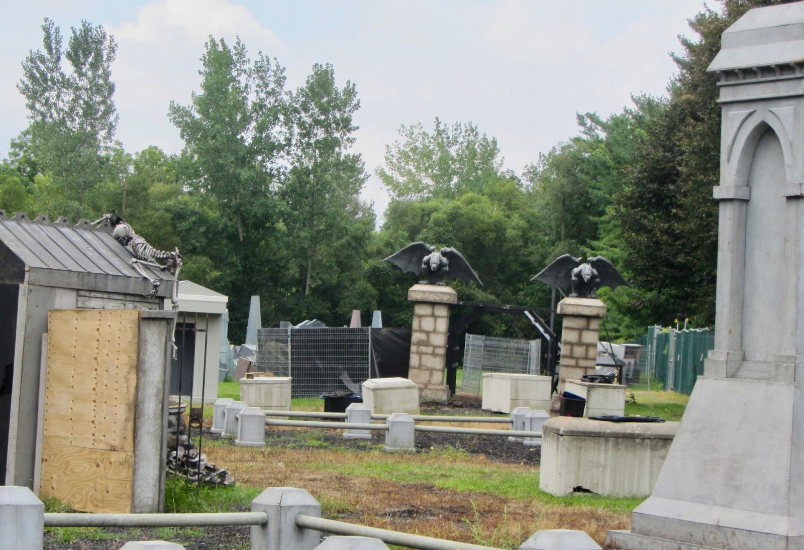 NewsPlusNotes A Preview of Dorney Park�s 2018 Halloween Haunt