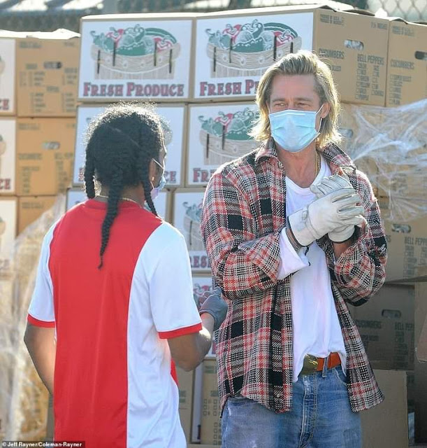 Оскароносный волонтер: как Брэд Питт раздавал еду малоимущим в Лос-Анжелесе