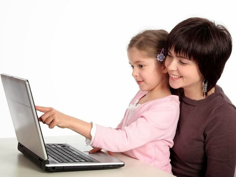 Дети родители компьютер. Компьютер детские картинки. Дошкольники гаджеты компьютеры. Родители следят за детьми в компьютере.
