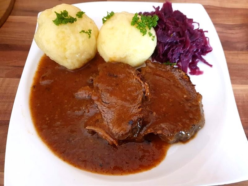 Simi´s Foodblog: Sauerbraten und halbseidene Kartoffelklöße