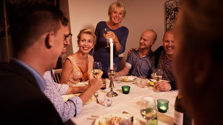 Tema Dinner Yang Menarik