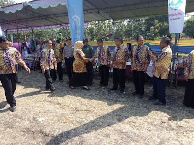 BUPATI SRAGEN RESMIKAN BUMDES BUMI MAKMUR DAN PENYERAHAN KARTU JARING SOSIAL DESA MOJOPURO