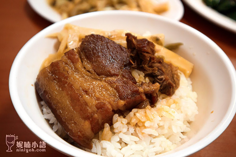 【晴光商圈美食】黃記魯肉飯。市場扛霸子排隊小吃 【晴光商圈美食】黃記魯肉飯。市場扛霸子排隊小吃