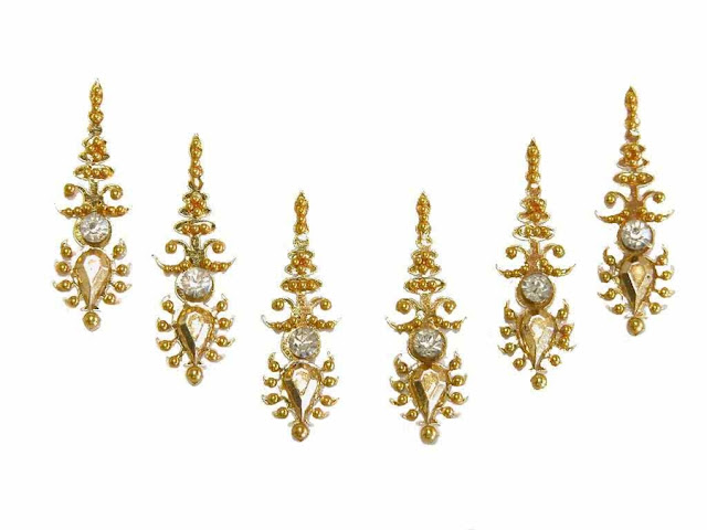 Some Gorgeous Bindi Designs for an Indian Bride