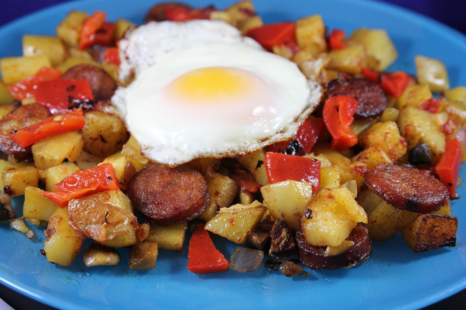 andouille sausage hash crostini smoked paprika potatoes vegetables egg plate potato chianti fried